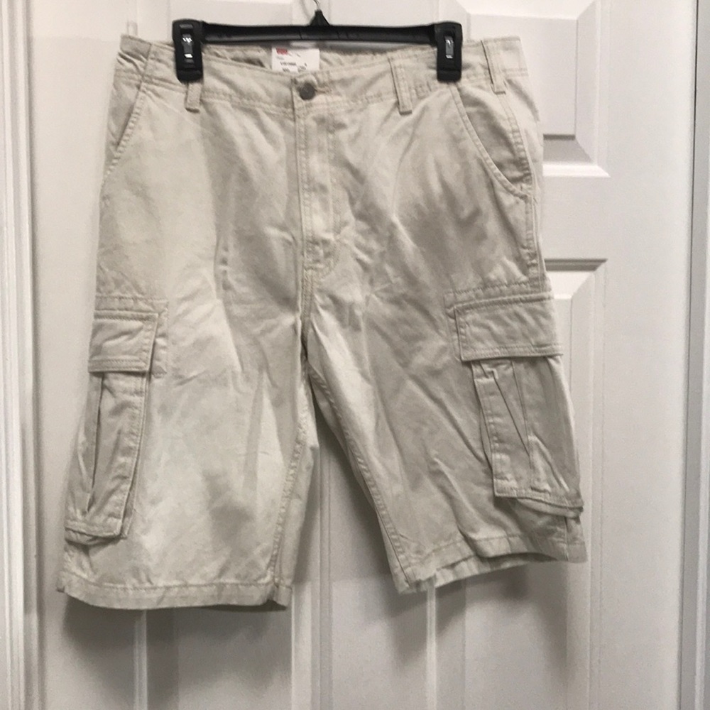 Levi’s Cargo Shorts NWT!